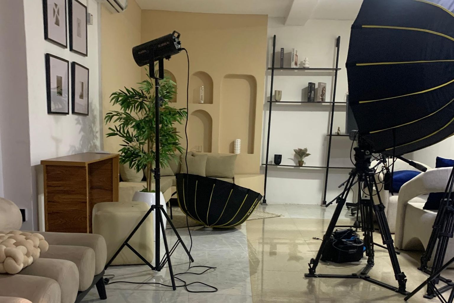 Photo Studio With Backdrops And Wifi In Ikeja Mangoro